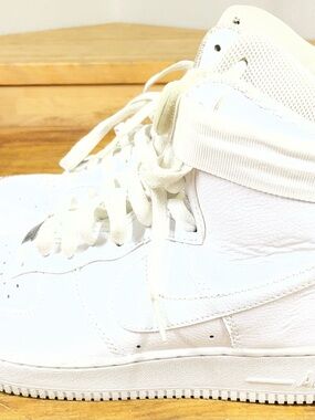 Men's White High-Top Leather Sneakers - Clean Lace-Up Style